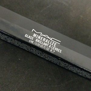 Mac BRAND new LIP gloss (Ray Of sunshine)